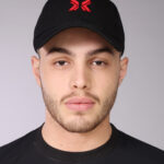 Black hat - Red logo - 3D embroidery - Adjustable size - Black and red